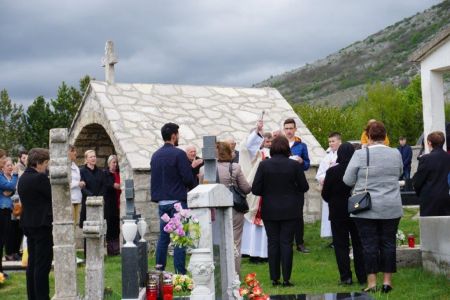 Read more: Blagoslov polja na groblju Radoševina