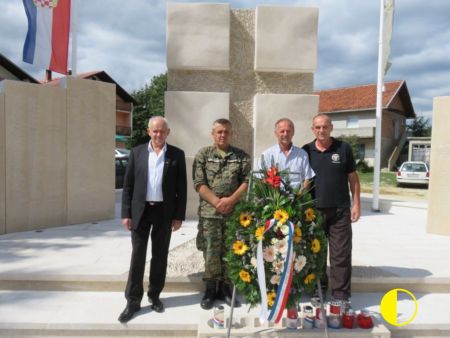 Read more: UDVDR Tomislavgrad zapalila svijeće kod spomeniku poginulih na Uzdolu