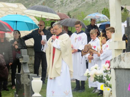 Read more: Blagoslov polja na groblju Radoševina