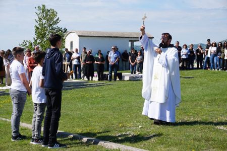 Read more: Obavljen blagoslov polja na omoljskim grobljima