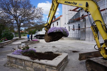 Read more: Počeli radovi na  crkvenom dvorištu u Seonici