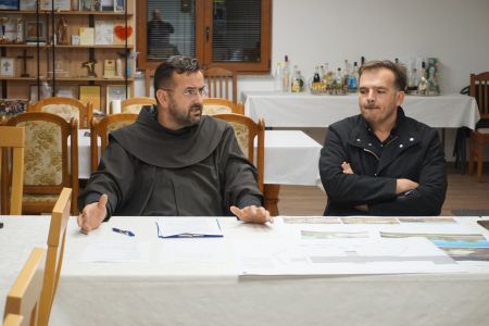 Read more: Župna vijeća dala potporu župniku fra Sretanu Ćurčiću  za početak radova oko uređenja crkvenog...
