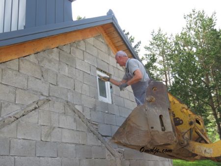 Read more: Jokara - pomoću bagera postavlja ekšine